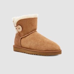 UGG Mini Bailey Button II